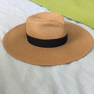 Eric Javits Daphne hat.  Worn once.  Retails $325